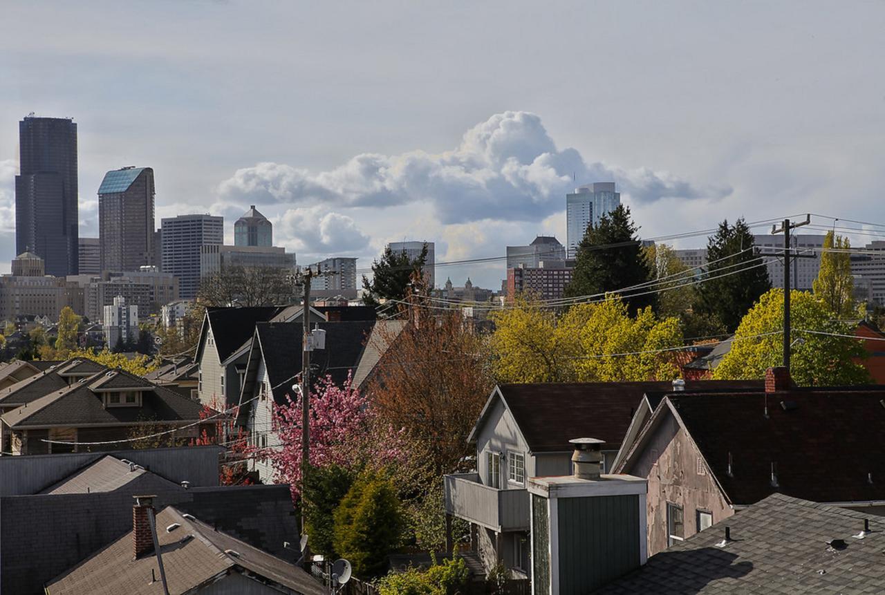 Modern Home With Rooftop Oasis Seattle Exterior foto